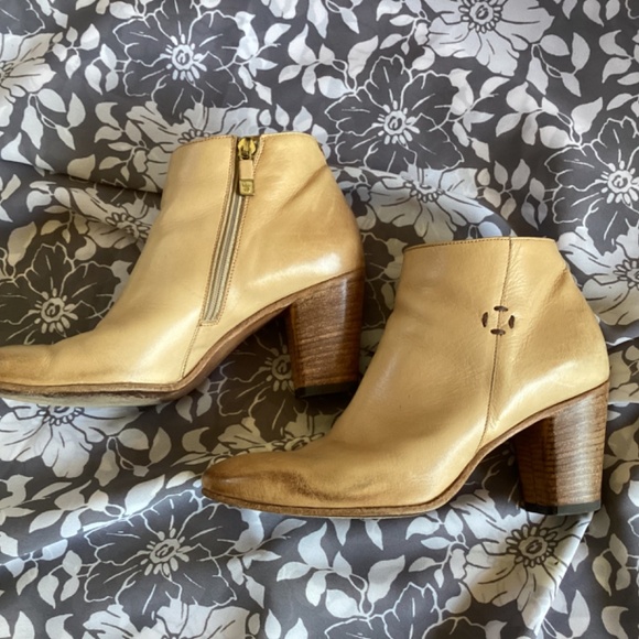 Alberto Fermani Cream Leather Heel Boot - Picture 5 of 9